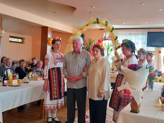 10 двойки от Белоградчик отбелязаха златните си сватби