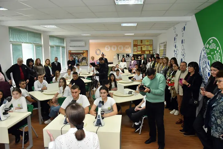 Управителят на област Плевен участва в откриването на STEM център в гимназия ‘Стефан Цанов’ в Кнежа