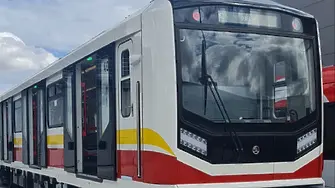 Първият от осемте нови влака за метрото вече е в София