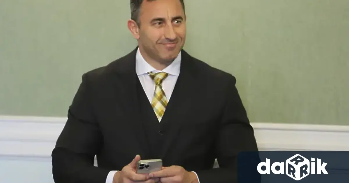 Директорът на НАП Румен Спецов вече е вписан като особен