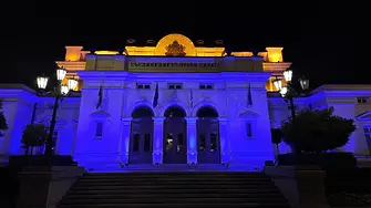 Парламентът беше осветен в синьо по повод годишнината от Конвенцията на ООН за правата на детето