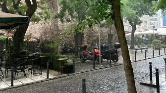 Наводнени пътища и свлачища: Опасни дъждове в Северозападна Гърция