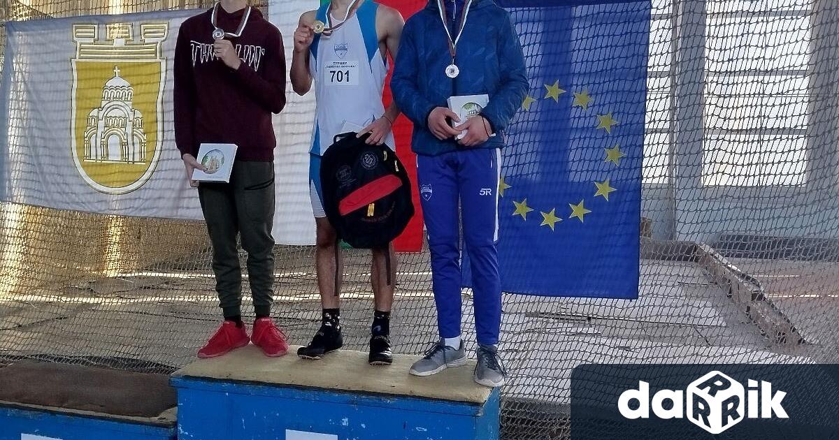 Над 100 състезатели от училища и клубове от цялата страна