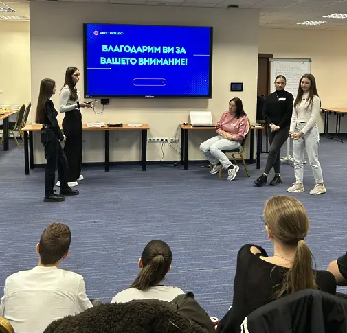 Участие на ученици от ДФСГ“ Интелект“ в проект „Дигитални деца“