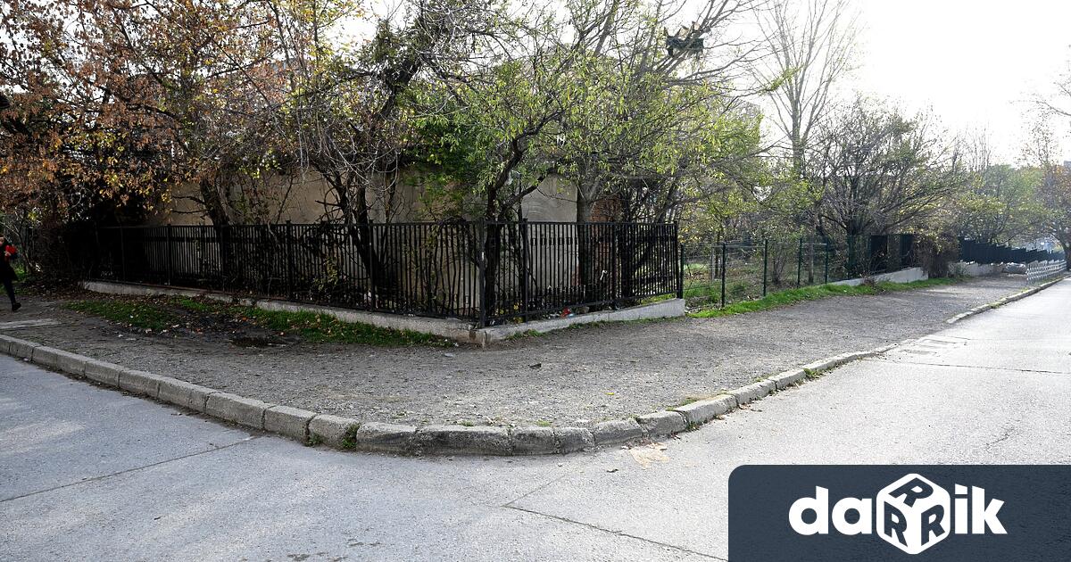 Община Сливен стартира ремонт на тротоарите околоОсновно училище Елисавета Багряна