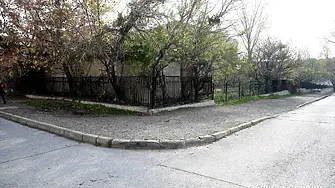 Започна ремонт на тротоарите около училище  „Елисавета Багряна“