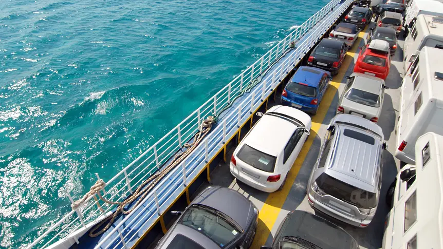 След сблъсък: Заседна ферибот с 260 пътници