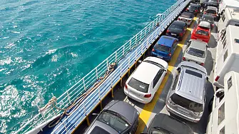 След сблъсък: Заседна ферибот с 260 пътници