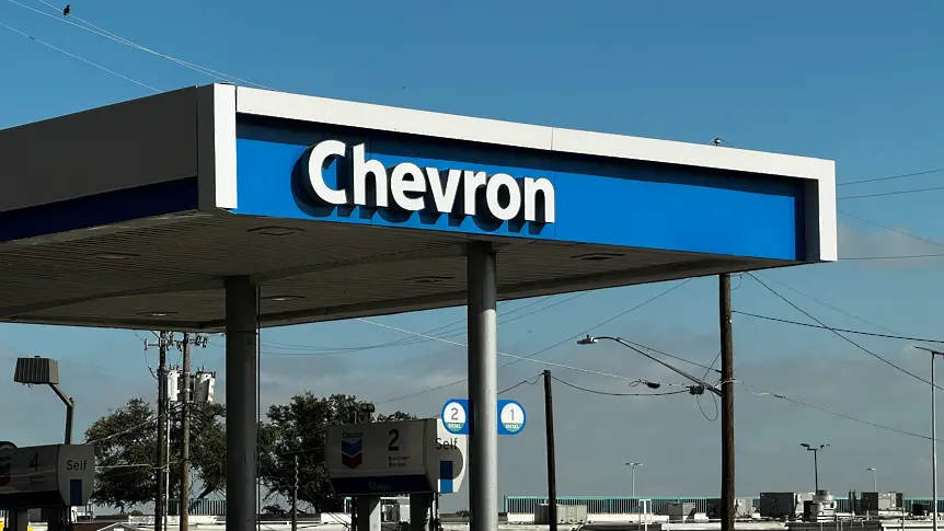 Американци проучват евентуално закупуване на активи на „Лукойл“