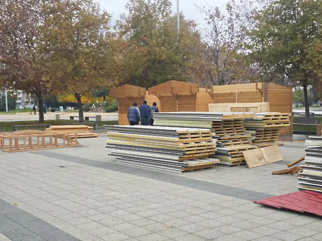  Започна построяването на Коледното градче в Плевен 