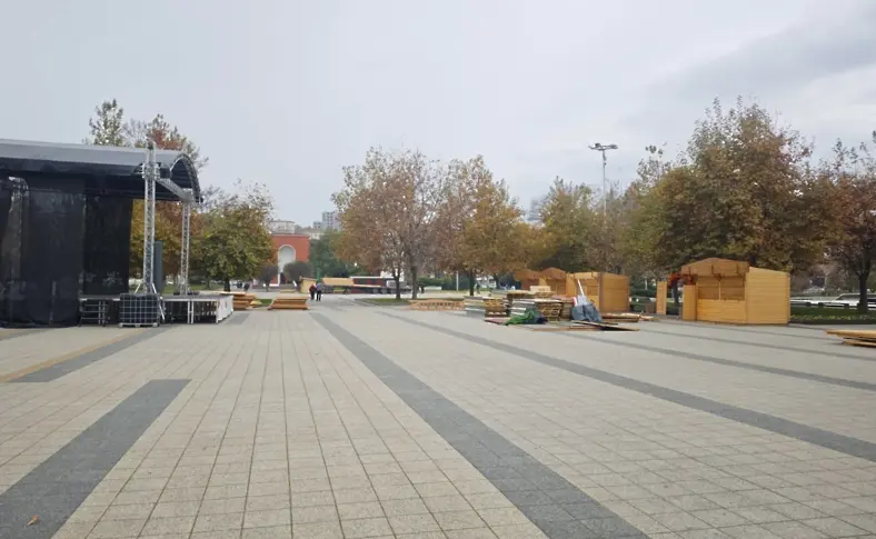  Започна построяването на Коледното градче в Плевен 