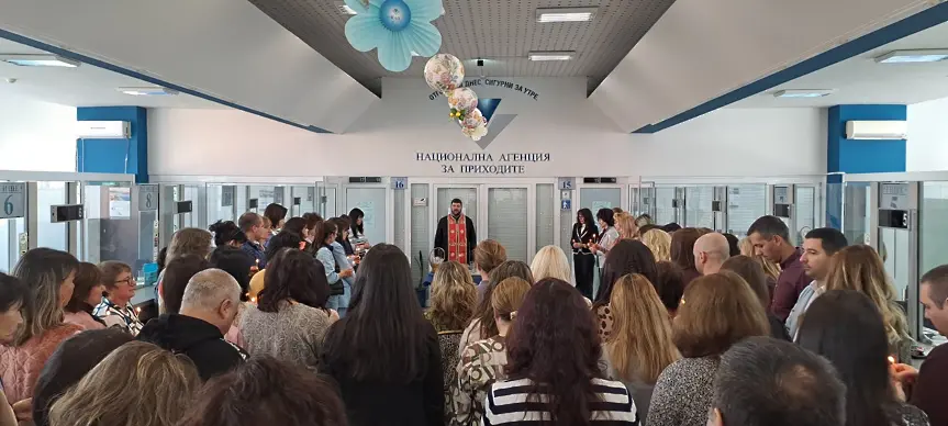 НАП Плевен отбеляза професионалния си празник с молебен 