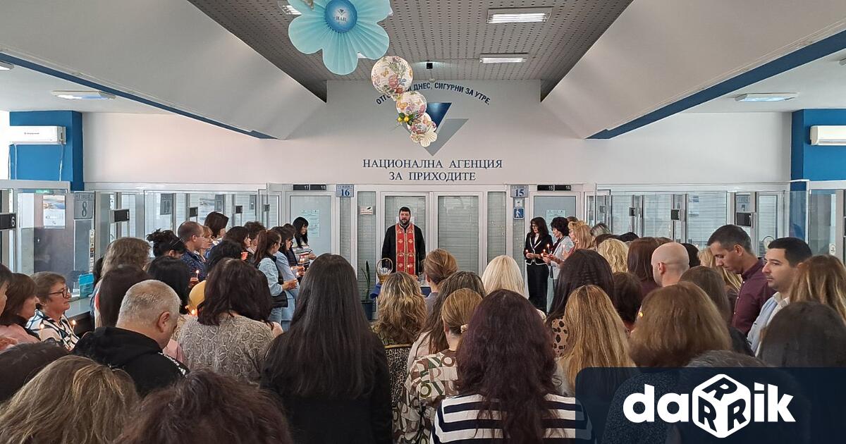 С молебен за здраве и успех започна проявата организирана от