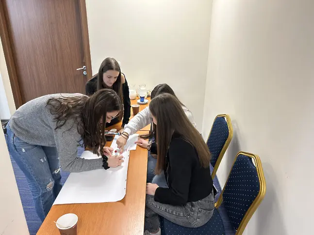 Участие на ученици от ДФСГ“ Интелект“ в проект „Дигитални деца“