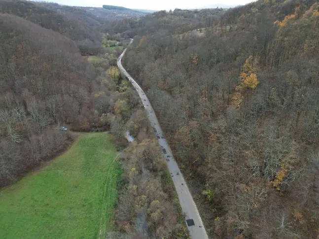 Извършиха частичен ремонт по общинския път към село Нейково