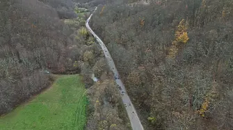 Извършиха частичен ремонт по общинския път към село Нейково