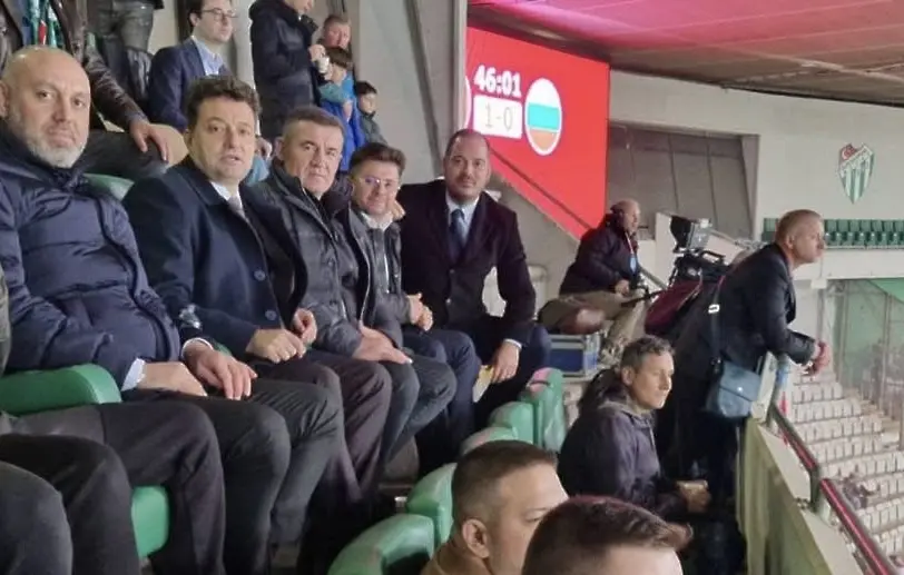 Депутати от ДПС- Пеевски начело с Калин Стоянов гледаха мача Турция - България