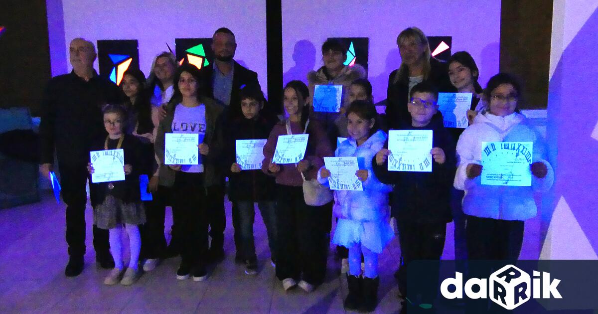 В Художествена галерия Руси Карабиберов бе открита изложбата Neon Nights