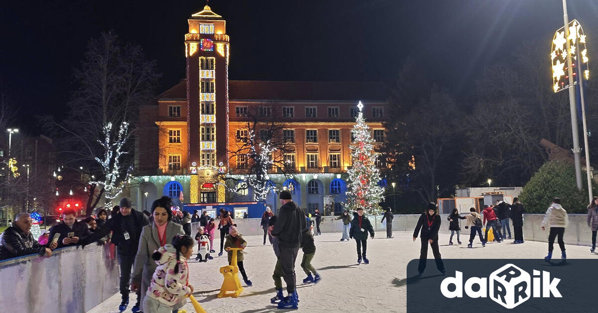 Зона със забавления и ледена пързалка ще посрещат и тази