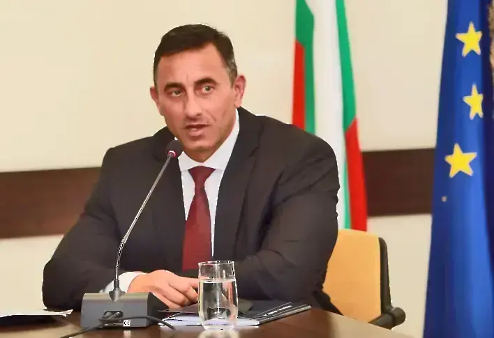 Очаква се новият особен управител на "Лукойл" Румен Спецов да бъде вписан в Търговския регистър