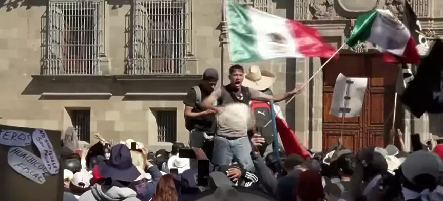 Над 100 ранени при протести в Мексико на т.нар. поколение Z (Джен Зи) с искане да се сложи край на наркокартелите