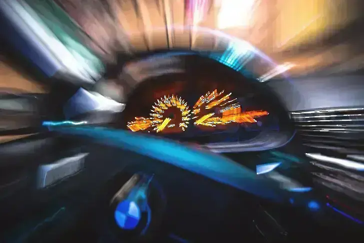 След 100-километрова гонка: Рецидивист с 2,29 промила в кръвта катастрофира във Варненско