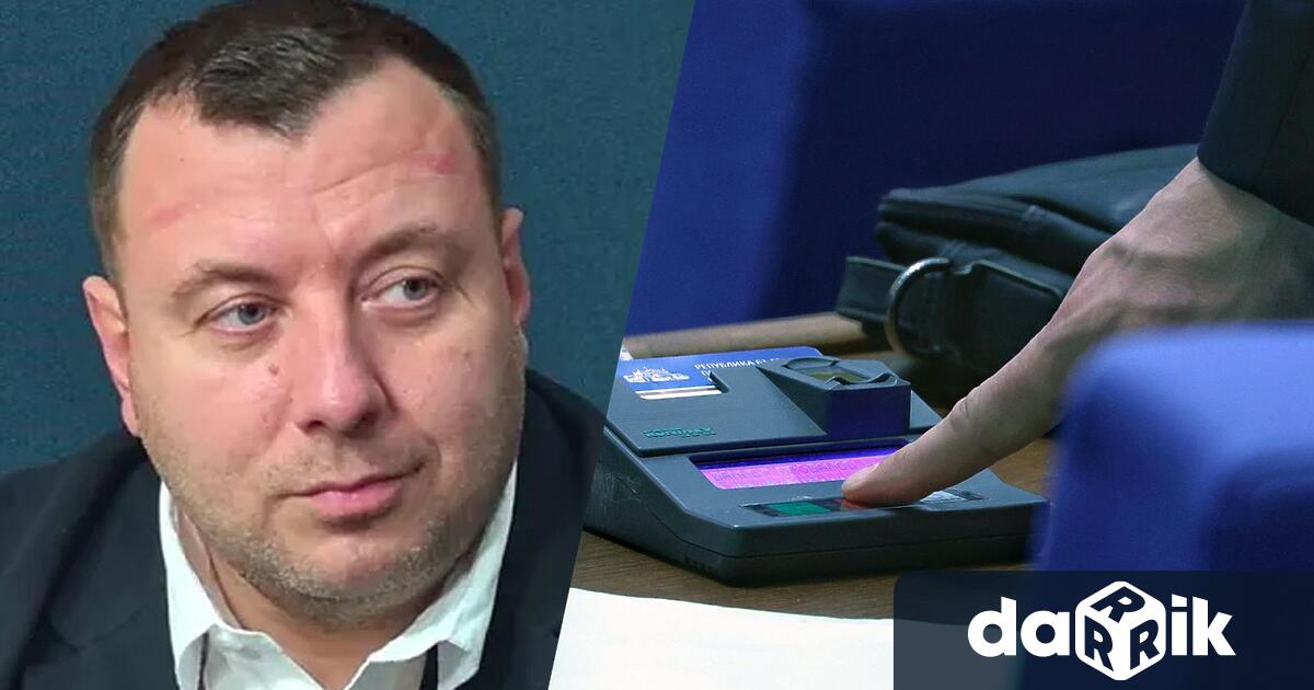 Зам председателят на парламентарната група на Възраждане Петър Петров бе специален