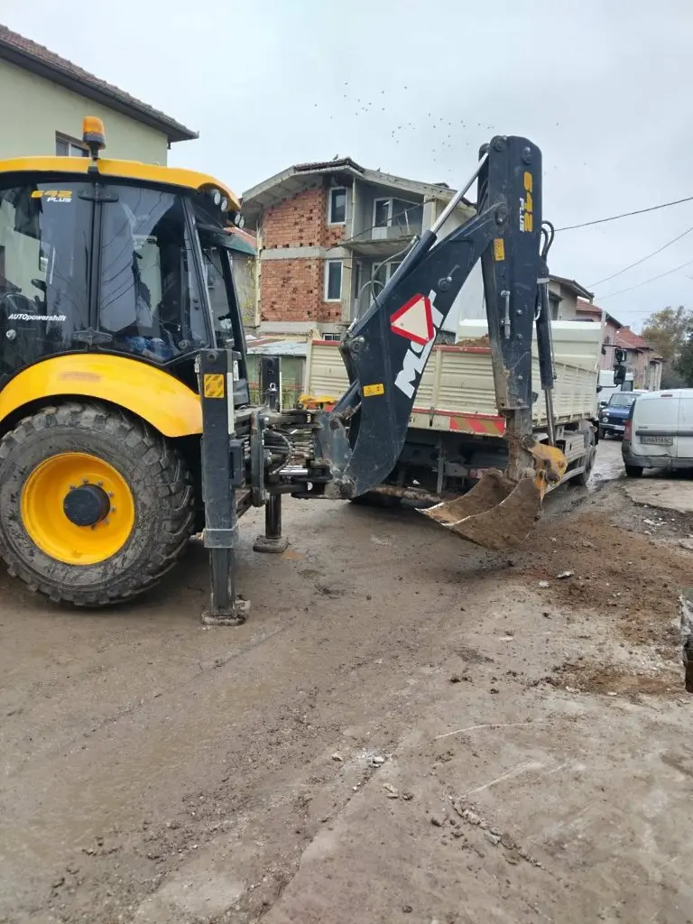 Продължават дейностите по реконструкцията на вътрешен водопровод на улица „Люляк“ в Плевен