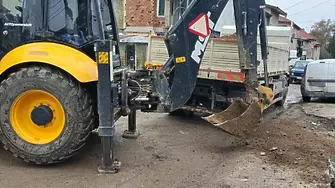 Продължават дейностите по реконструкцията на вътрешен водопровод на улица „Люляк“ в Плевен