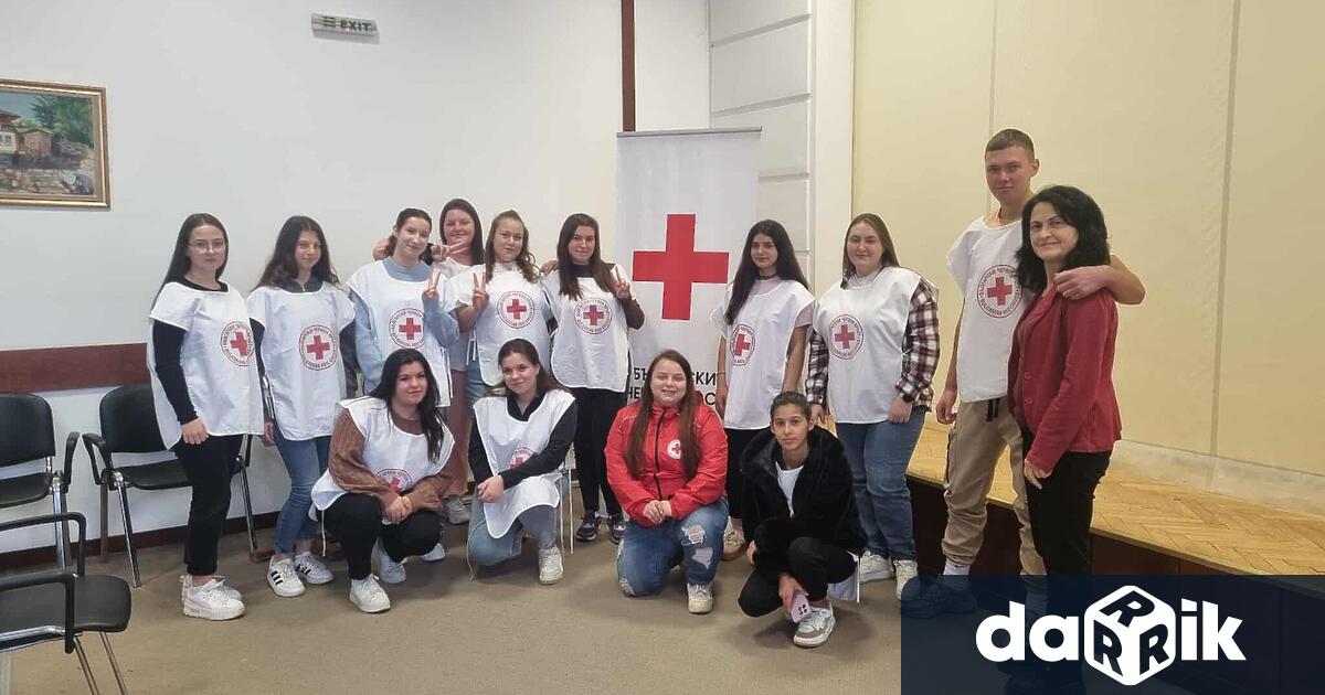 Младите червенокръстци от клуб Тетевенот трите средищни училища НПГГСД Сава