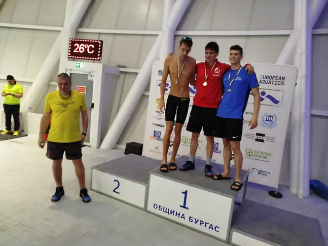 Плевенските плувци братя Найденови с успехи и в края на 2025 година