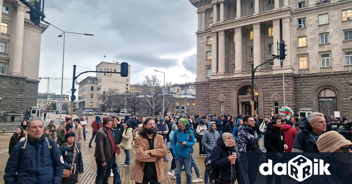 Протестиращи срещу приемането на бюджета блокираха движението при Триъгълника на