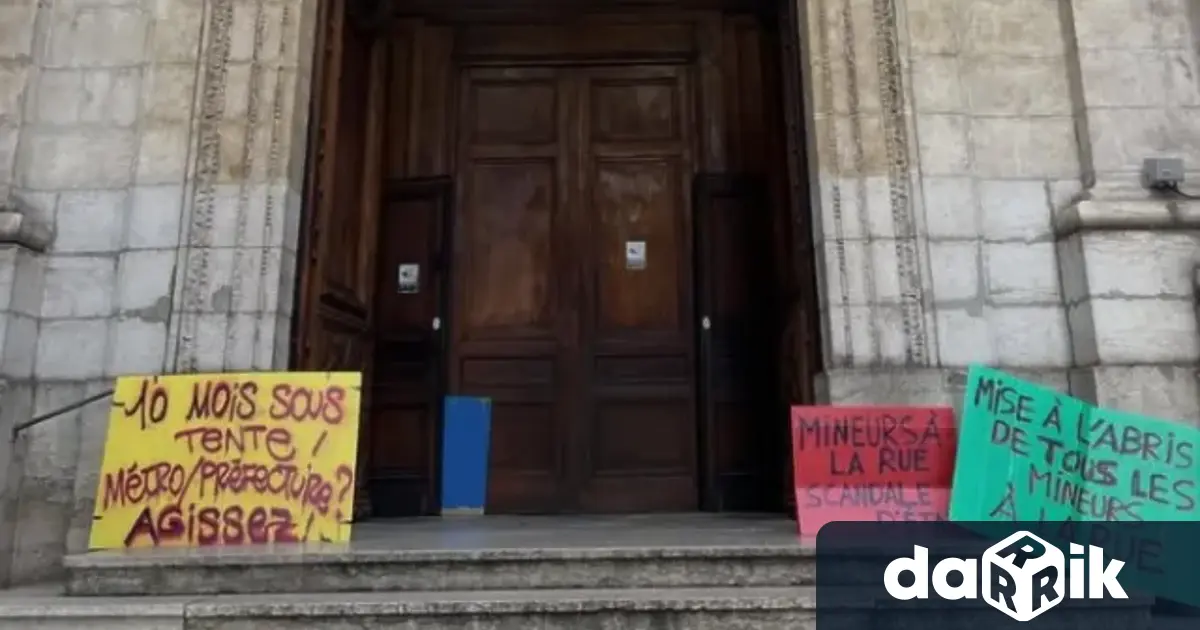 От неделя 23 ноември приблизително 60 мигранти са окупирали църквата