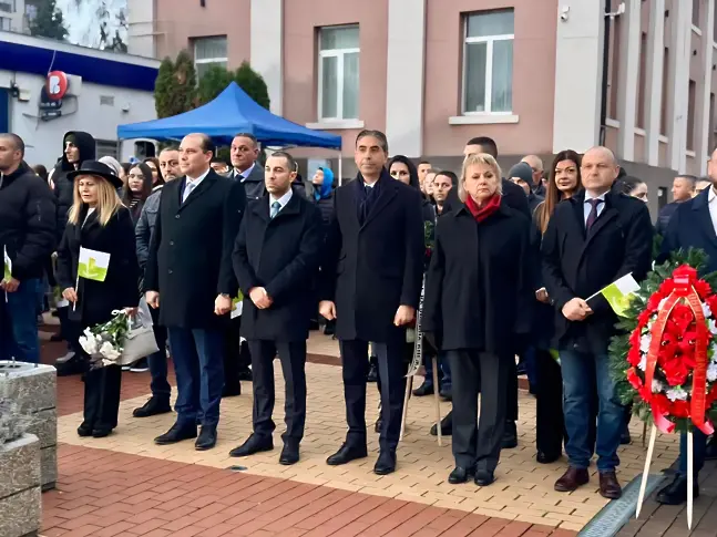 Областният управител участва в тържествата по повод 82 г. от обявяването на Кнежа за град