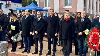 Областният управител участва в тържествата по повод 82 г. от обявяването на Кнежа за град