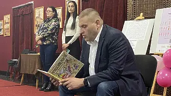 Кметът на Плевен д-р Христов участва в Деня на четенето в НЧ „Съгласие 1869“