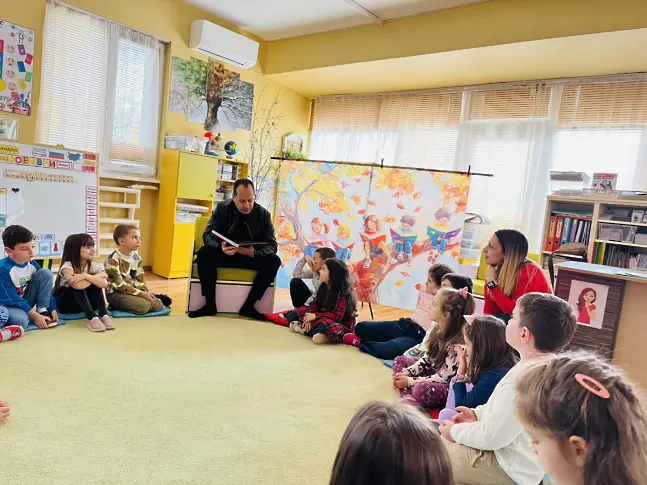 Кметът и общинското ръководство на Враца четоха на децата приказки
