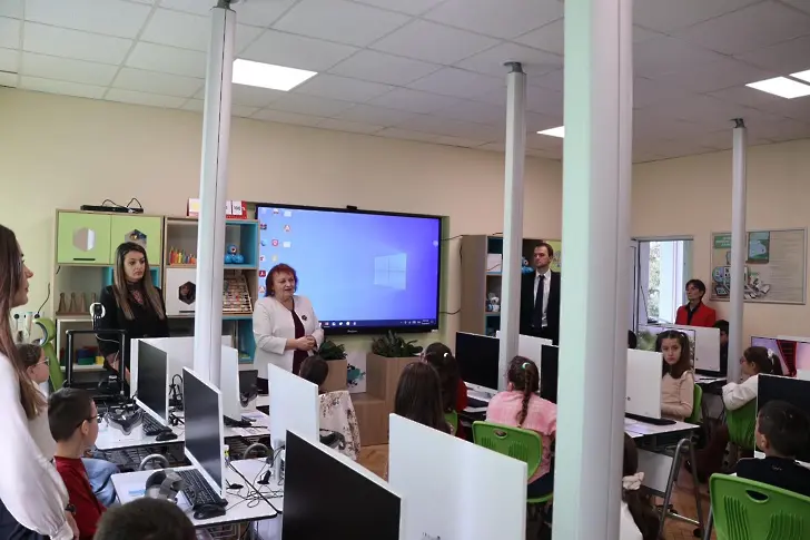 Начално училище във Враца проведе открита STEM практика 