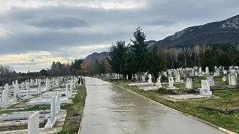 Община Враца продължава дейностите по облагородяване на Новия гробищен парк