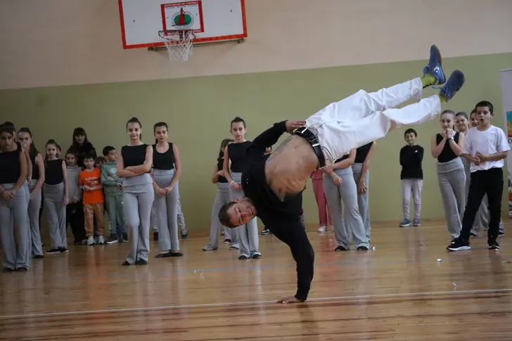  В град Левски СОНИК СТАРТ означи Световния ден на децата с Меморандум за поддръжка и танцов уъркшоп/СНИМКИ/ 
