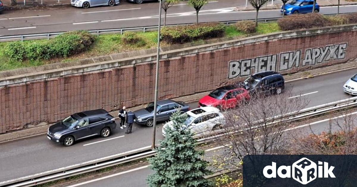 Верижна катастрофа на столичния булевард Иван Ев Гешов пише Dariknews Инцидентът