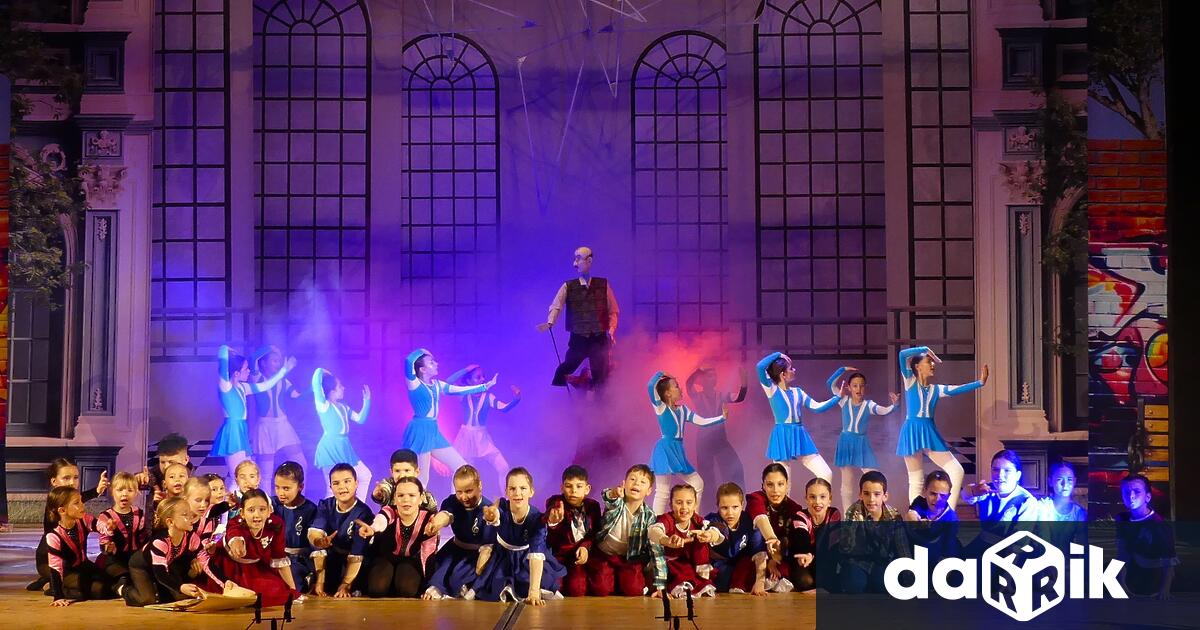 В уютната атмосфера на сцената на НЧ Д П Сивков