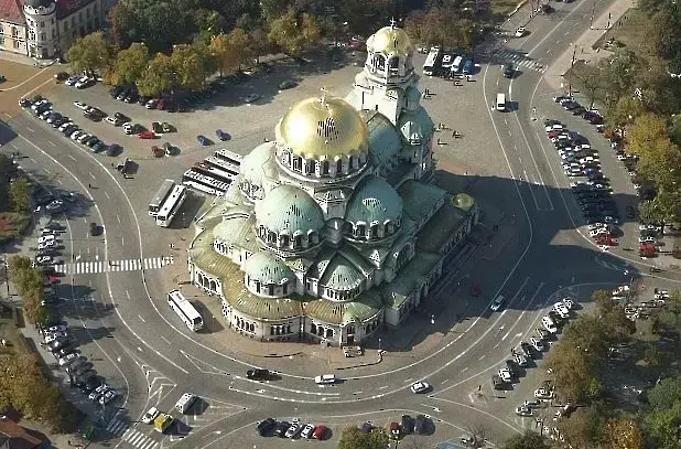 Официално: Парламентът освобождава зоната за паркиране пред „Св. Александър Невски“