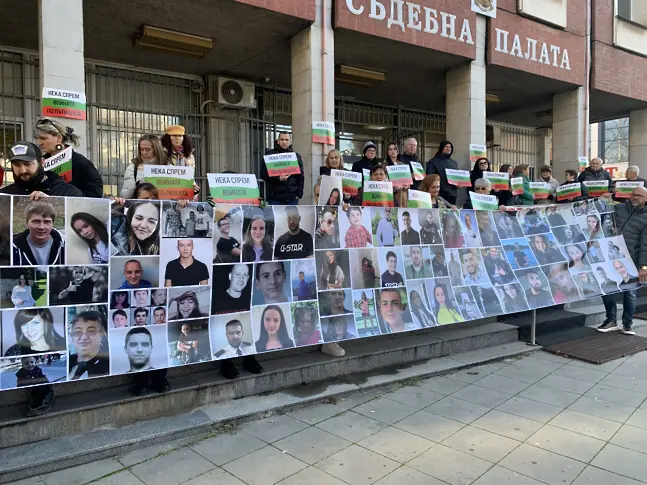 И петото дело за смъртта на Сияна започна с протест пред сградата на съда в Плевен