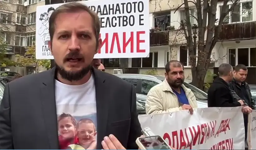 „Два уикенда не стигат за бащинство“: Пловдивски татковци излязоха на протест за родителските права