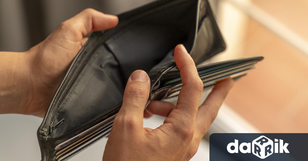 Процентът на населението в риск от бедност в България през