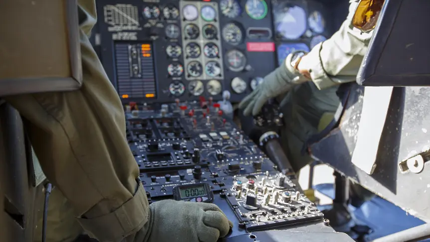 Индийски самолет се разби пред тълпа в Дубай