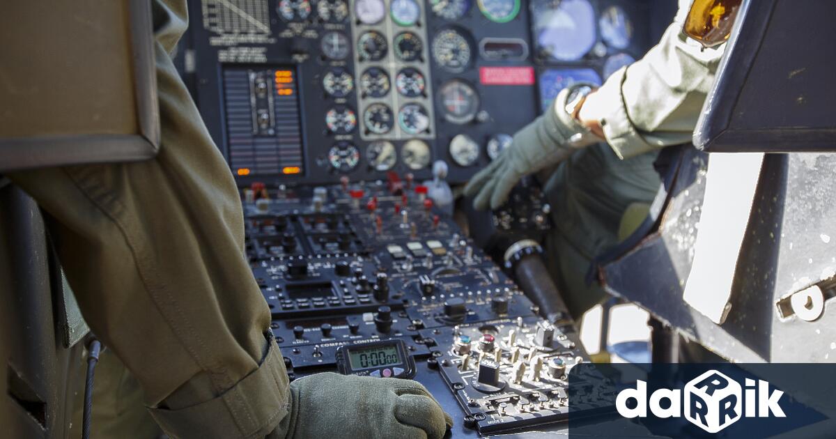 Индийски самолет се разби по време на демонстрация на авиошоуто