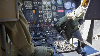 Индийски самолет се разби пред тълпа в Дубай