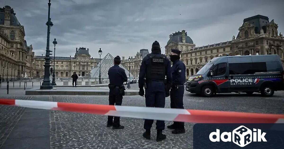 Френската полиция арестува още четирима души в рамките наразследването на